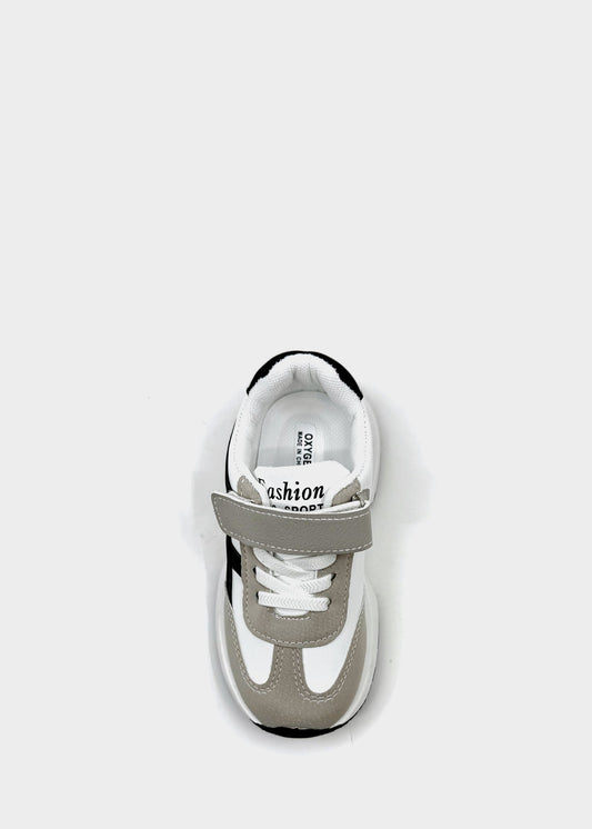 أحذية رياضية للأطفال