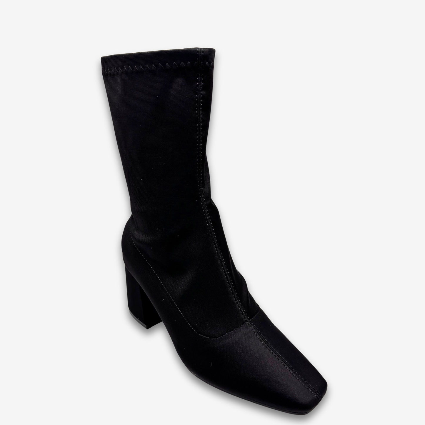 ريو بوت نسائي بكعب مربع متوسط