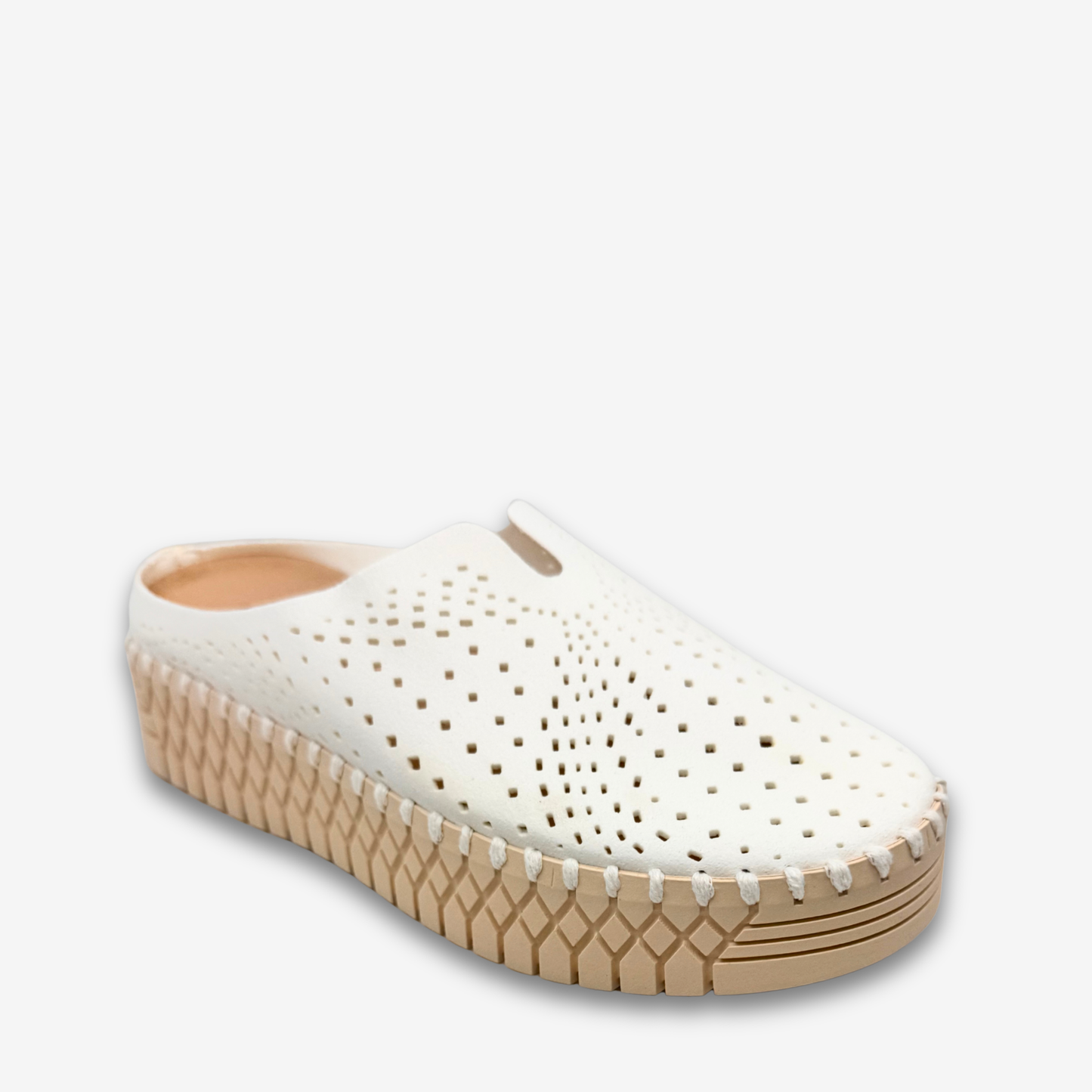 White clog shoe with a textured sole Comforto Shoes
