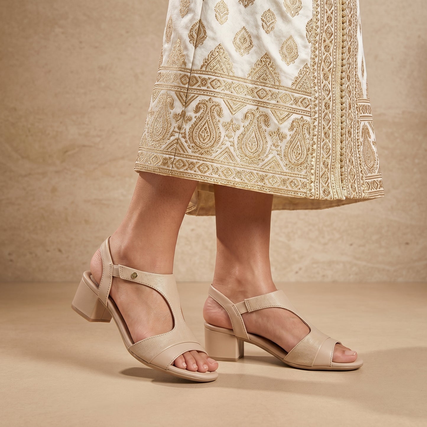 COMFORT FLEX WOMEN LOW HEEL SANDAL