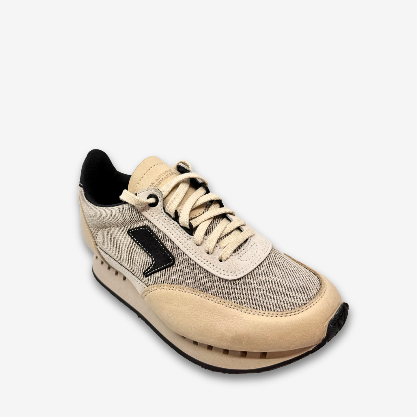 أحذية رياضية نسائية من SAS