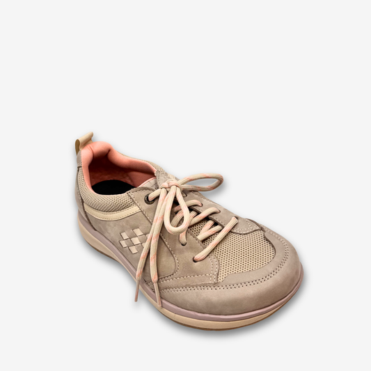 أحذية رياضية نسائية من SAS