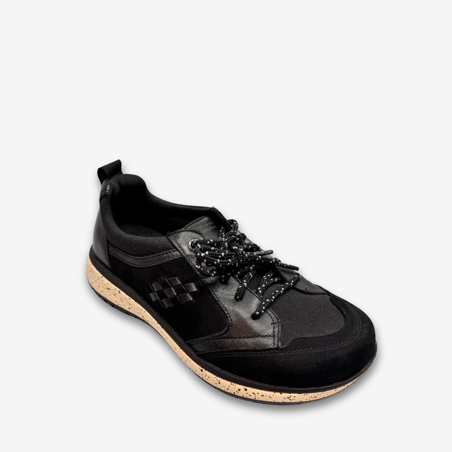 أحذية رياضية نسائية من SAS