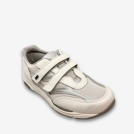 حذاء رياضي جلدي نسائي من SAS