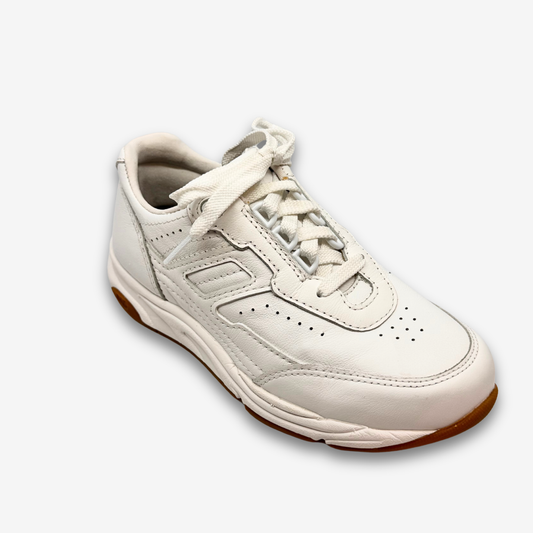 حذاء رياضي جلدي نسائي من SAS